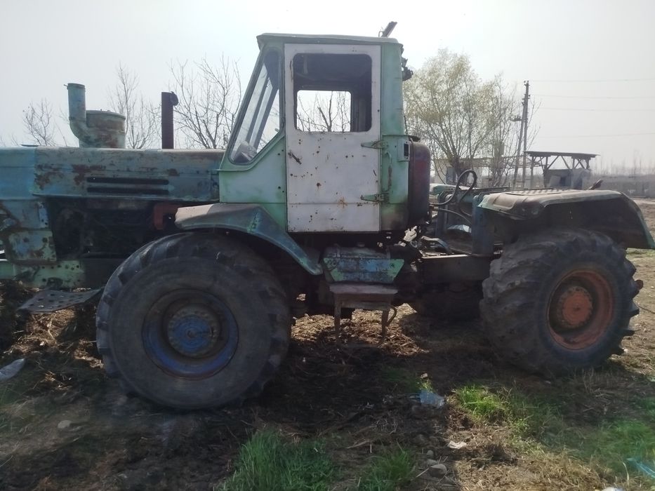 T 150 Traktor sotiladi