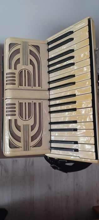 Acordeon hohner tango 2F, 34 clape, 80 bași