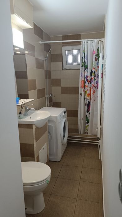 Proprietar inchiriez apartament semidecomandat  in  Baicoi zona Liliesti
