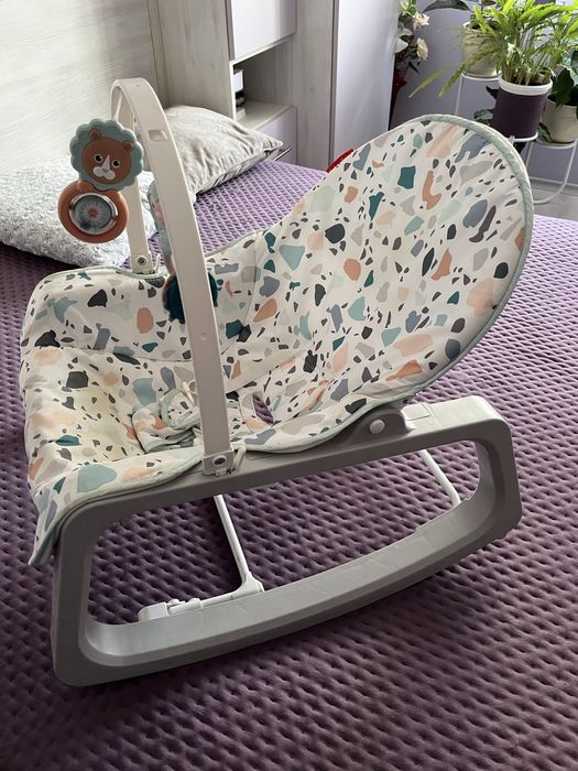 Шезлонг Fisher Price в много добро състояние.
