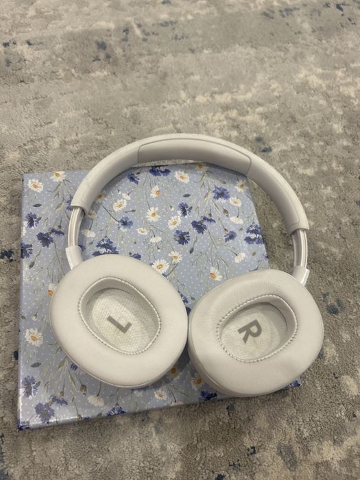 JBL 710BT накладные наушники белые