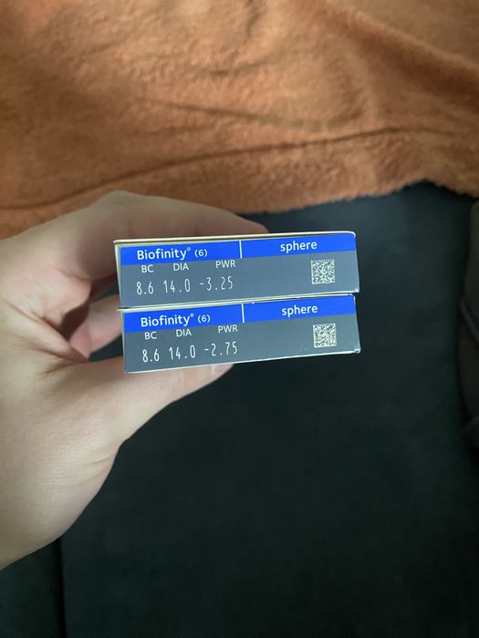 Линзы Biofinity 2 пачки по 4/6 в каждой