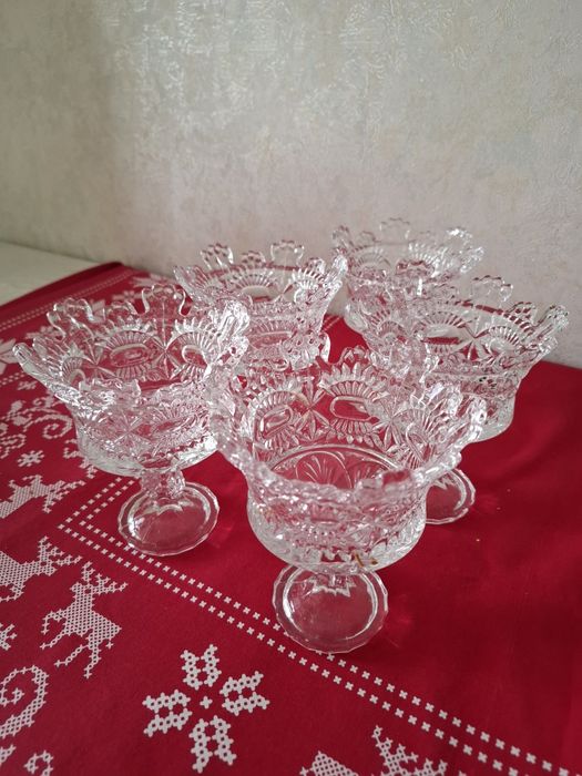 Стеклянные конфетницы