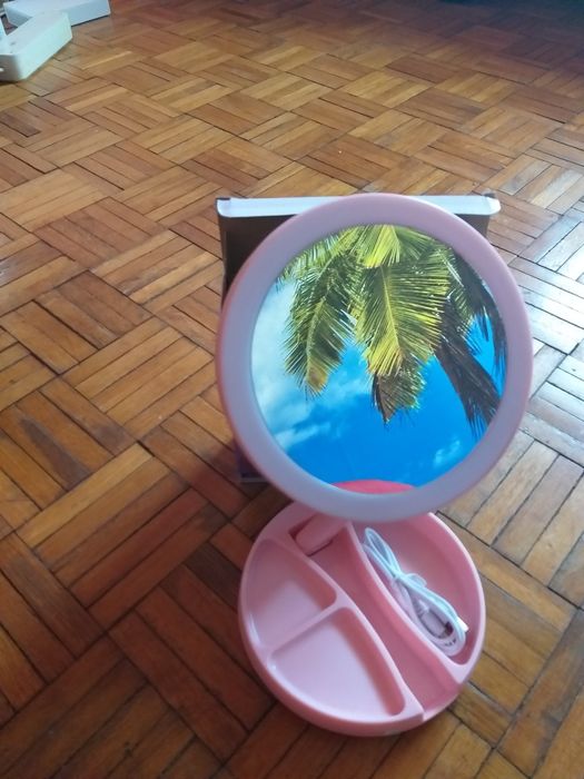 Oglinda cosmetica cu factor de marire