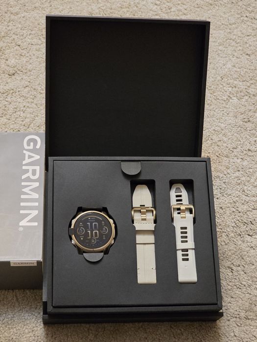 Ceas GARMIN FENIX 8 Amoled Sapphire 43MM Soft Gold / Pachet Cadou