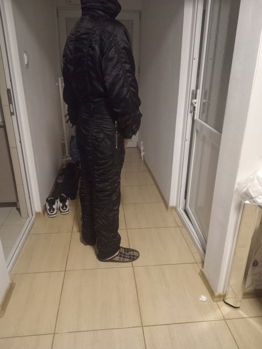 vând costum ski  de damă