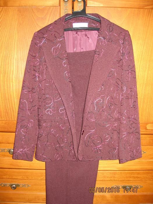 Дамски костюм