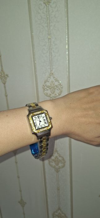 Продается женские часы