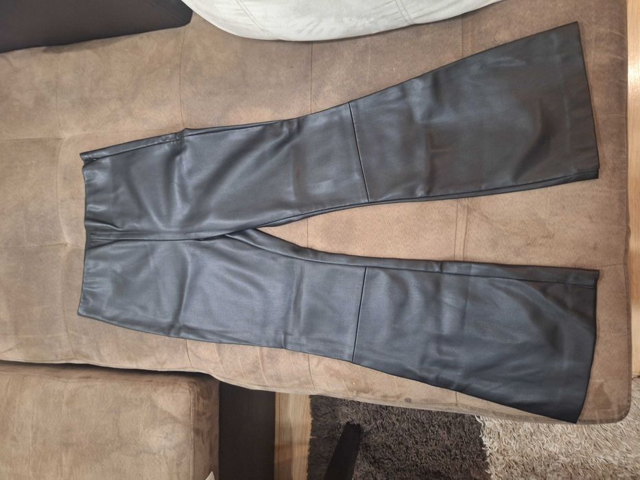 "Черен кожен панталон-носен 1-2 пъти, отлично състояние"