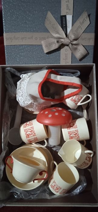 Игрушки для детей: коляска детская, ,,посудки чайные,куклы,домино