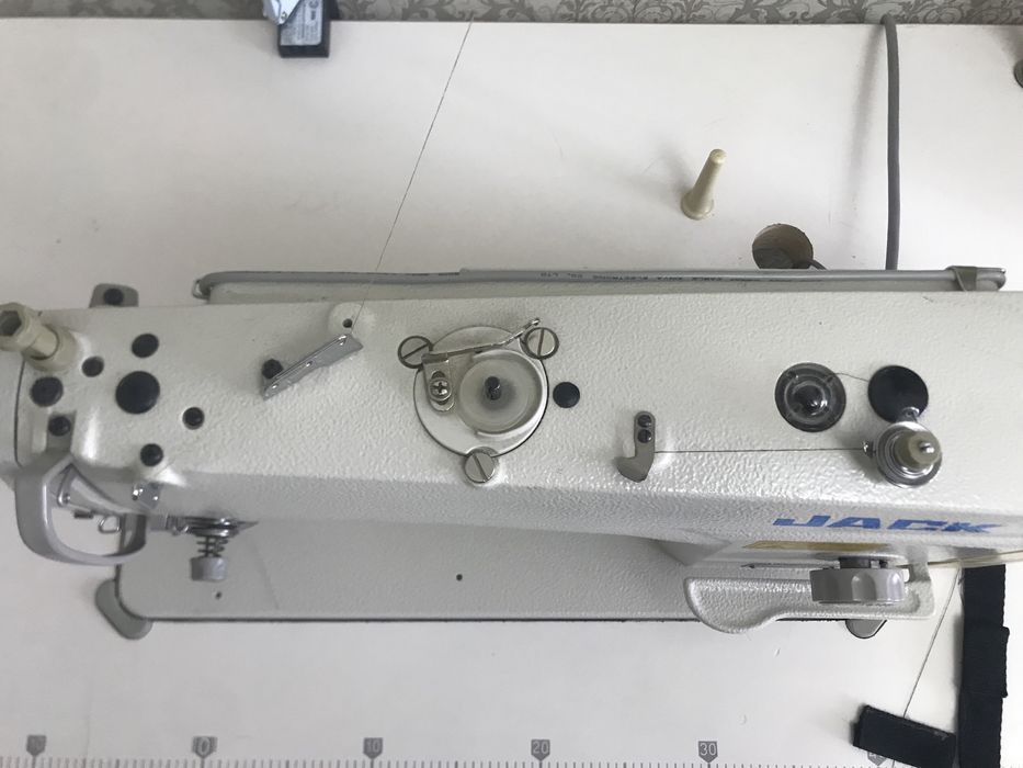 Продам швейную машинку jack