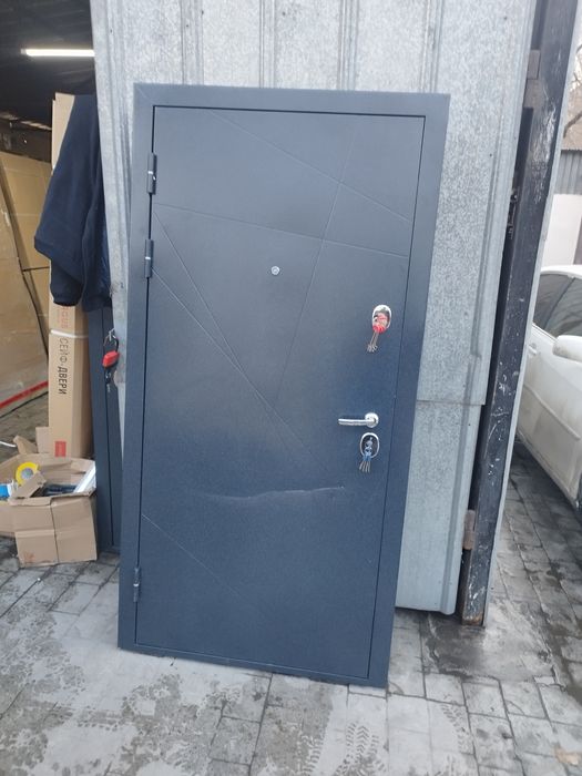 Входная металлическая дверь
