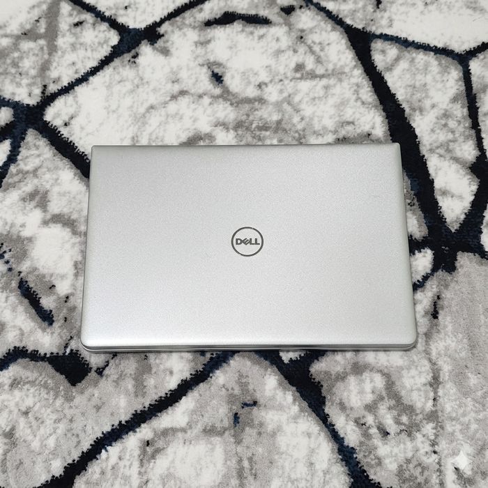 Dell inspiron 17"