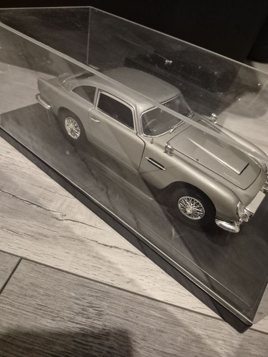 Aston Martin Lagonda 2004 JoyRide