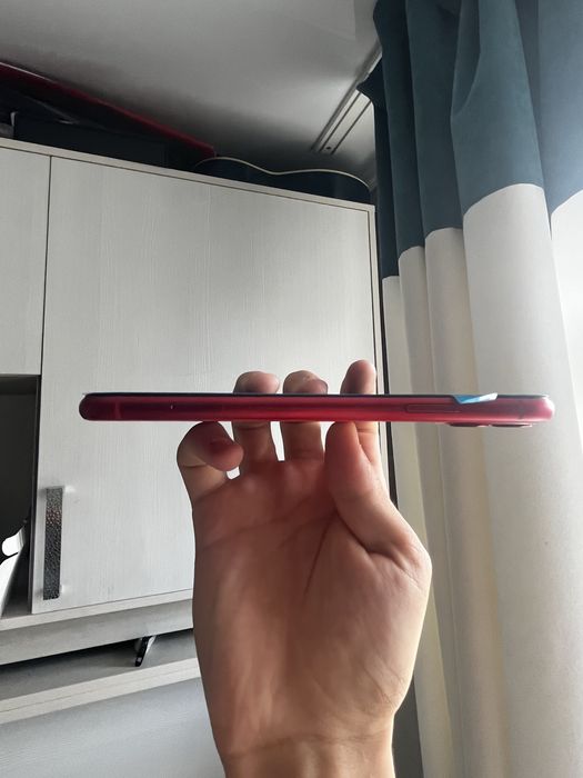 IPhone 11 красный