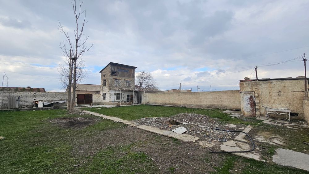 Qorasuv hovli turar joy 18 sotig