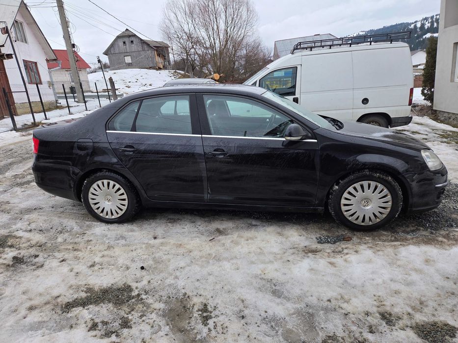 Vand Vw Jetta 1,9 tdi anul 2005 , pret 2700 euro