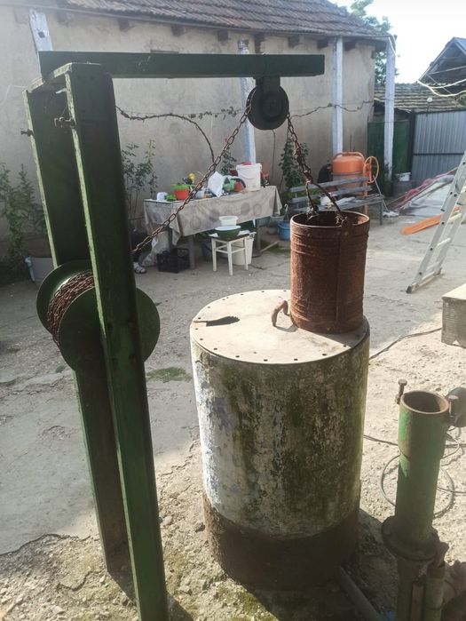 Vand dispozitiv/ rola cu lant de scos apa din fantana manual.