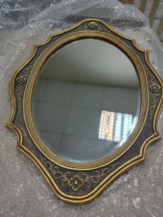 столове, етажерка, бебешко легло, шкаф за играчки, големи картини и др