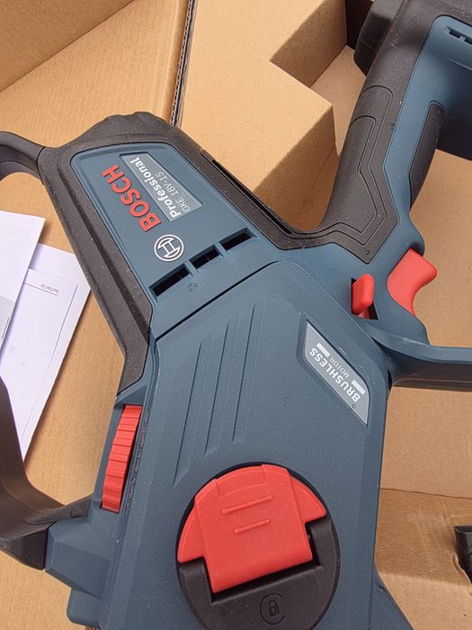 Ferăstrău cu lanț pe acumulator Bosch GKE 18V-15