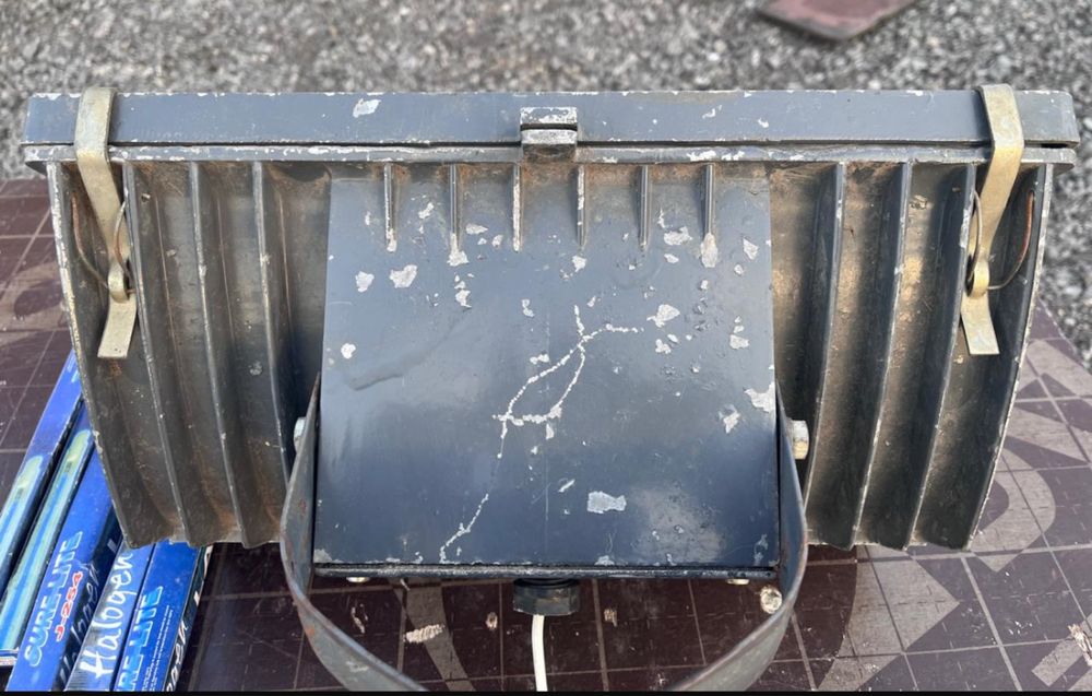 Прожектор на галогенной лампе