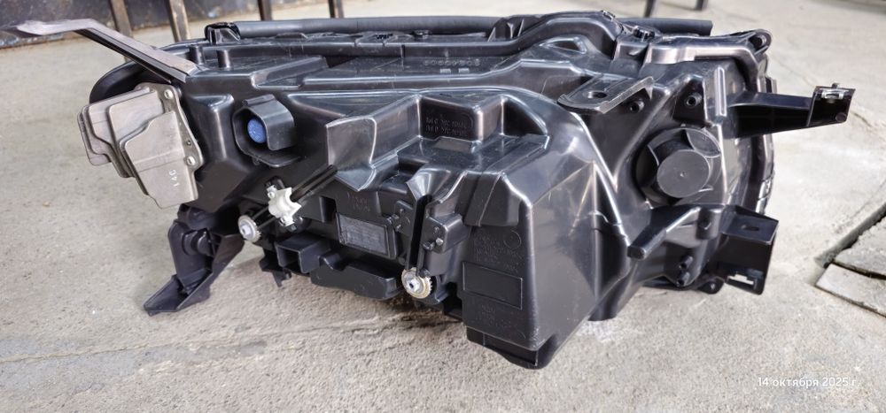 Фара Тойота Ланд Крузер 300