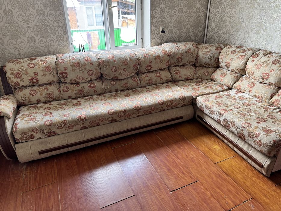 Продам комплект угловой диван и 2 кресла