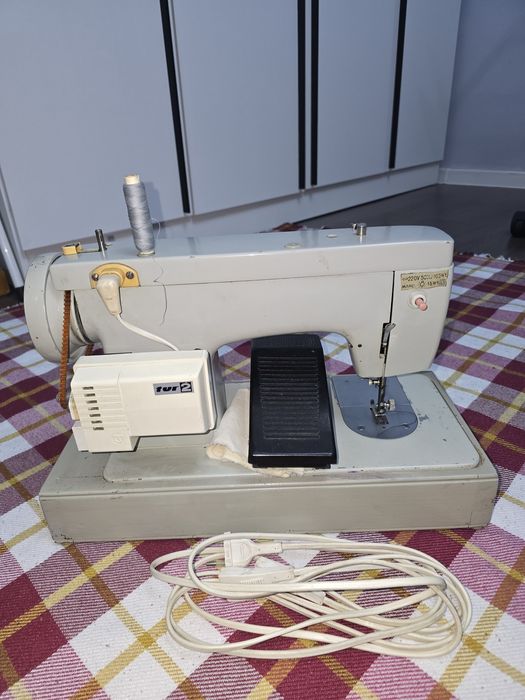 Продам швейную машинку