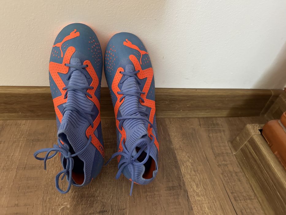 Vând ghete fotbal puma future