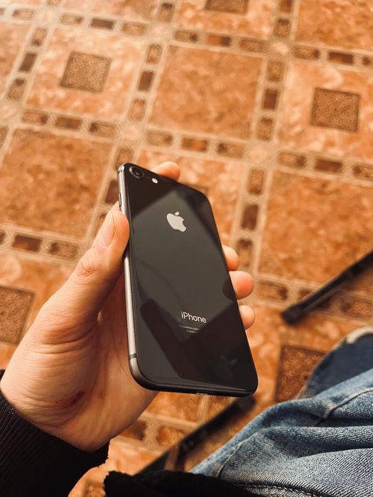 Продаю айфон se 2022