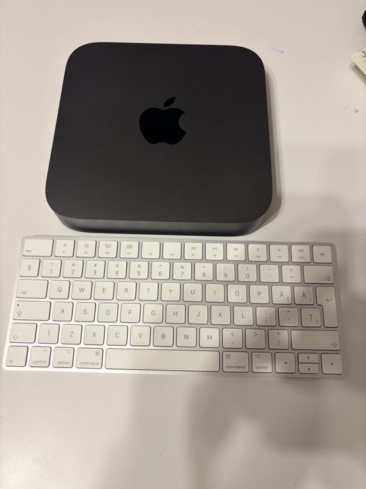 Mac mini 2020 + monitor Lenovo+ tastatura Apple