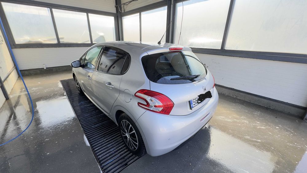 PEUGEOT 208  - 2012