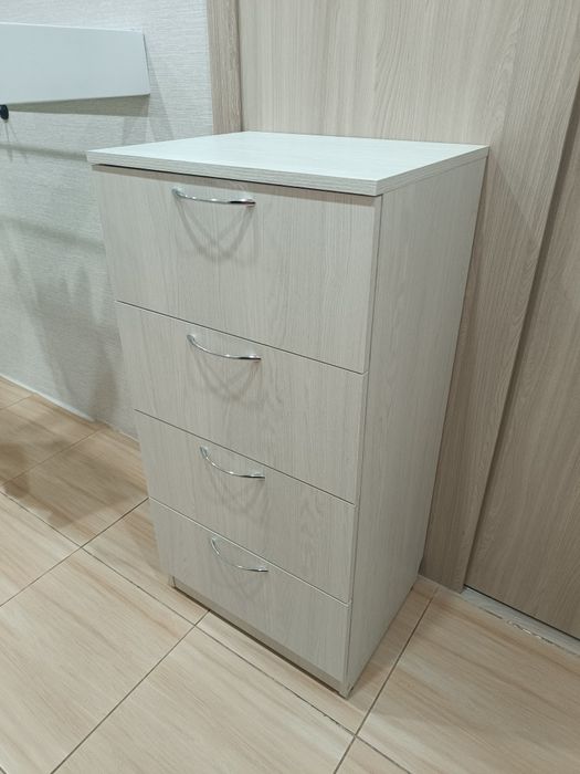 Комод с высокими выдвижными ящиками