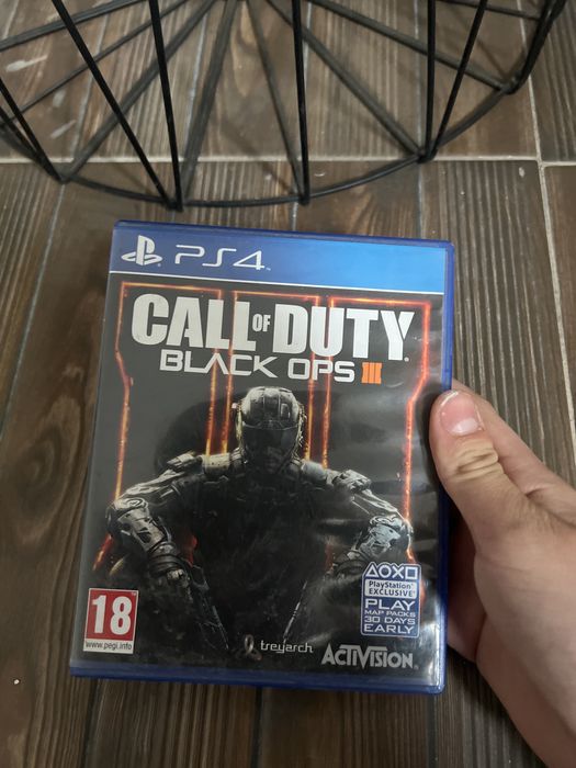 Vand ps4 + consolă + jocuri