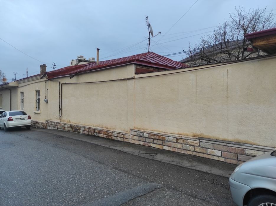 Nekrasova koʻchasida 8 sotix hovli 10 xonali sotiladi