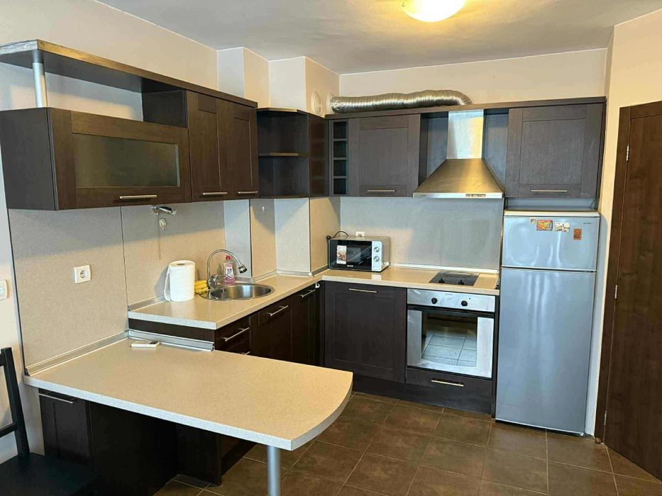 Двустаен апартамент с подземно паркомясто в кв.Бриз