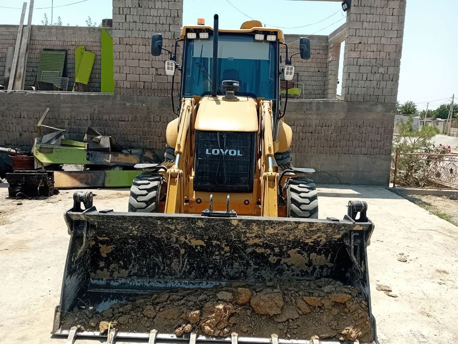 Ekskavator sotiladi. Holati yaxshi