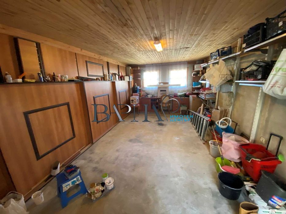 Обзаведена триетажна къща във Виница