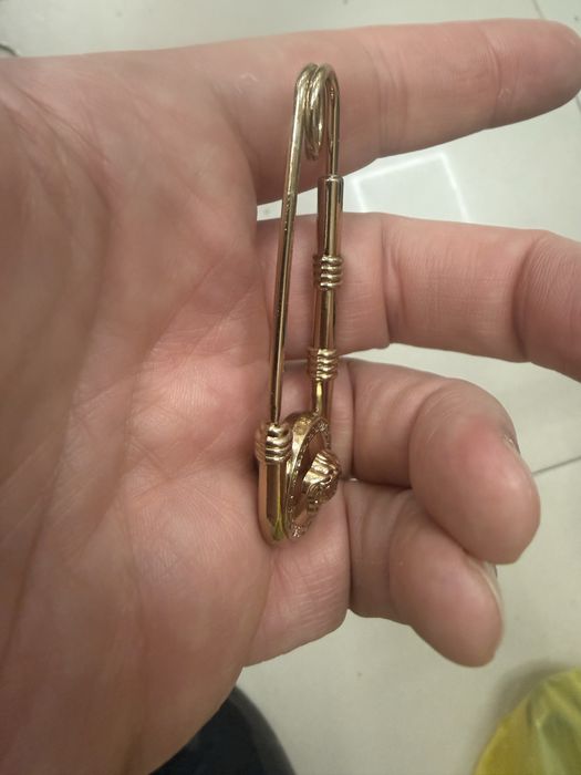 Versace брошка …