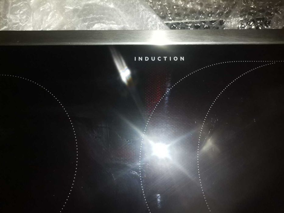 Индукционен керамичен плот за вграждане AEG инокс.