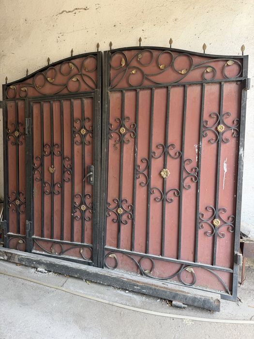 Ворота продам  калитка внутри