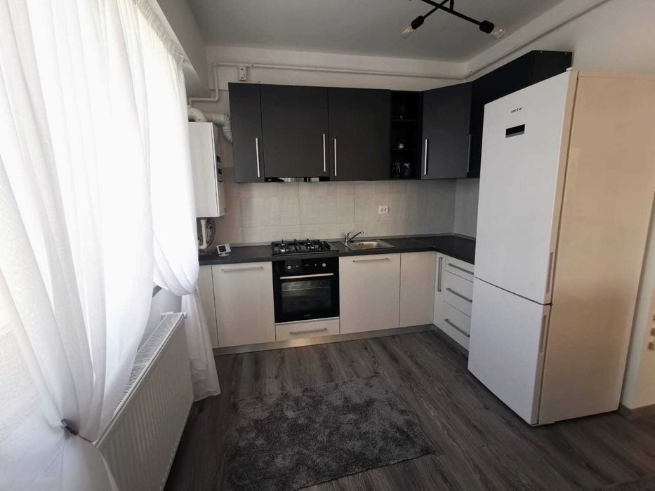 Închiriez apartament 2 camere (fond nou 2022) + loc parcare privat