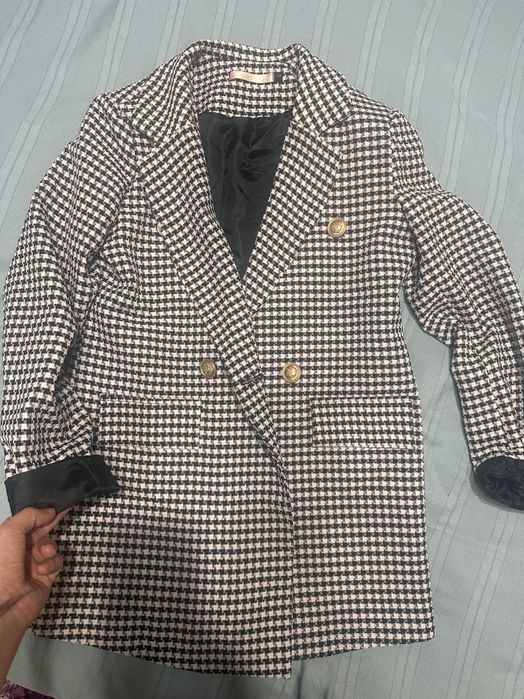 Женский пиджак на пуговичках