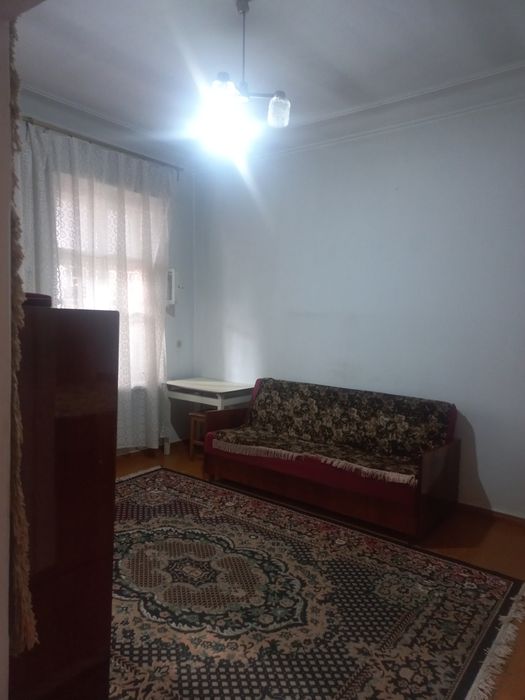 Продаём квартира 2 комната места центр 3 этажный 3 этаж кухня,санузел