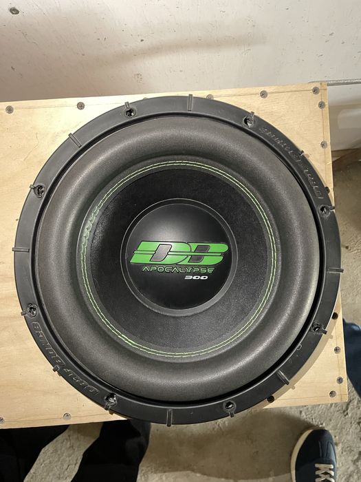 Deaf bonce 302 madel 2000 rms 4000 max