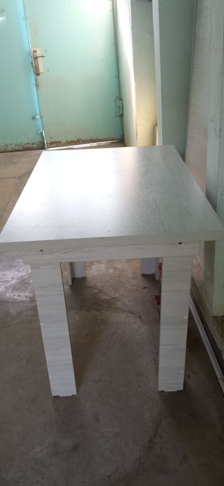 Кухонная стол   .