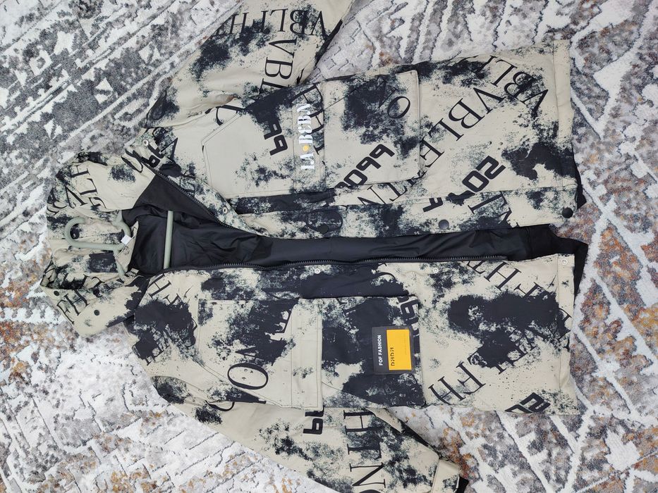 Продам куртку для подростка.