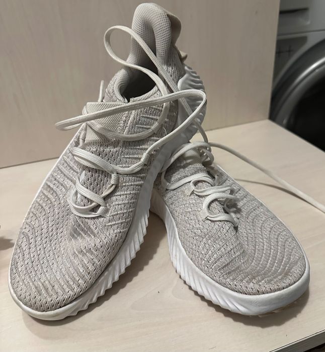 Спортни обувки adidas