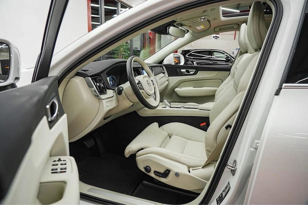 Volvo XC60 T6 AWD 4x4 plug-in hybrid 340 CP An 2021