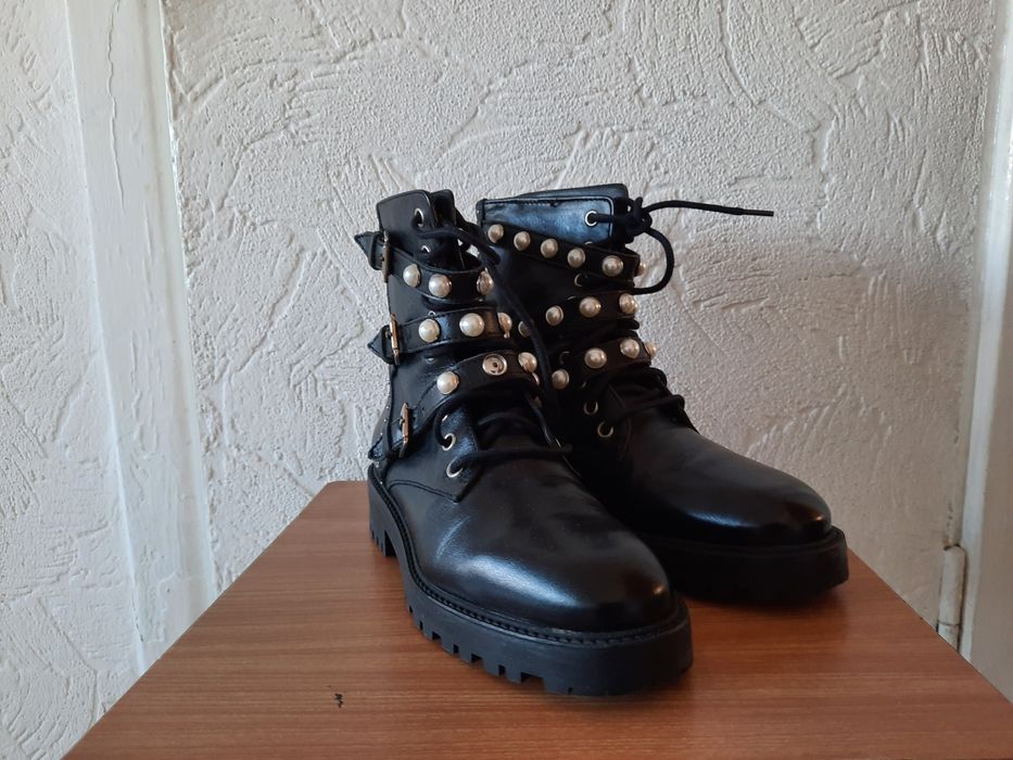 Продам кожаные ботинки Zara